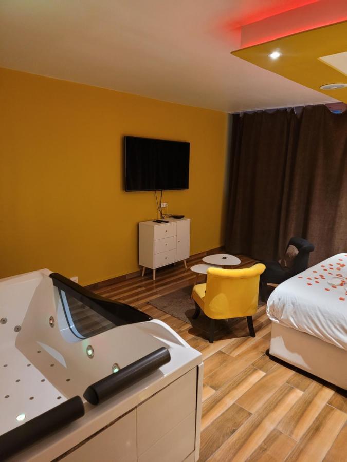 Spa Celyna Appartement Avec Jacuzzi Privatif Lyon Eksteriør billede